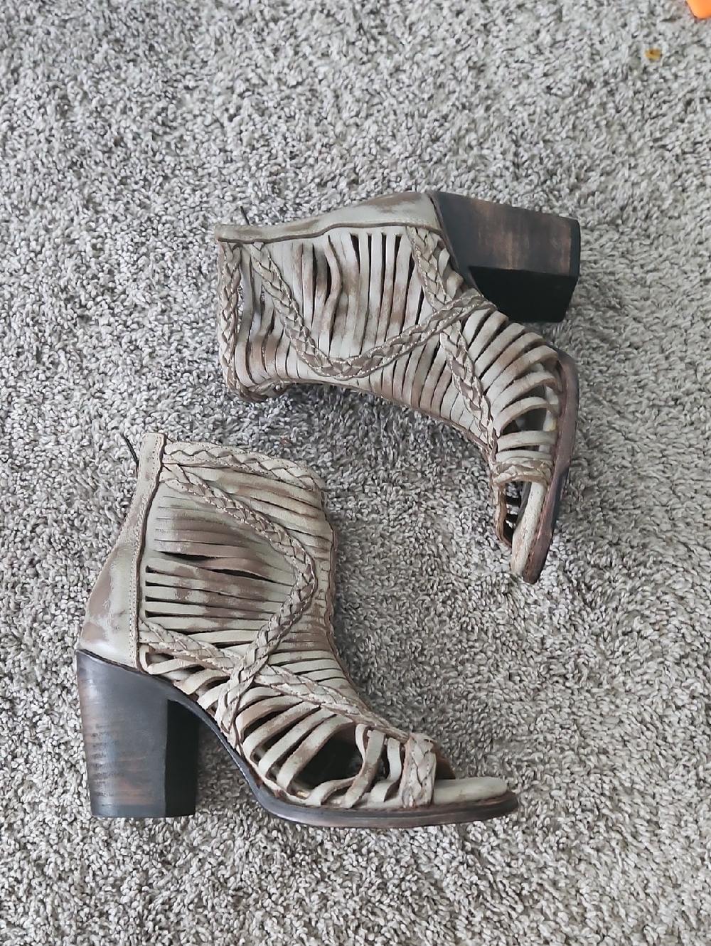 Freebird By Steven Gray Distressed Heels 8